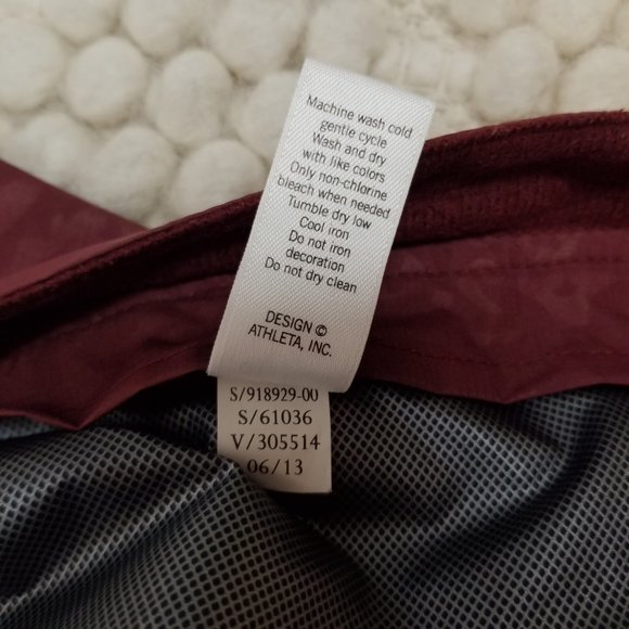 Athleta Drizzle Rain Shell Jacket Cherrywood Red Wallflower Sz Medium - Picture 12 of 12